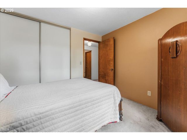 4154 5TH St, Hubbard, OR 97032