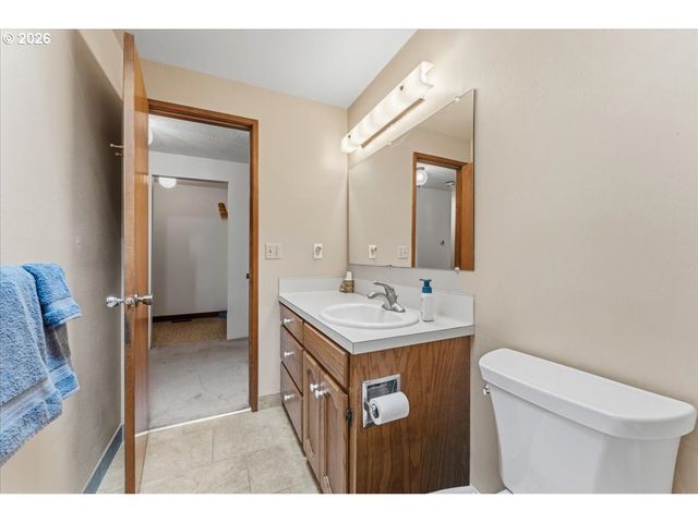 4154 5TH St, Hubbard, OR 97032