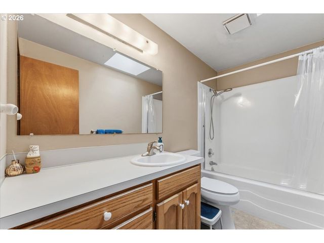 4154 5TH St, Hubbard, OR 97032