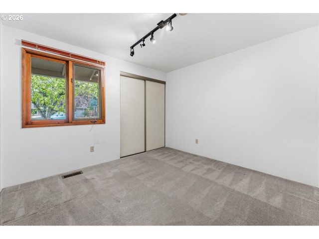 4154 5TH St, Hubbard, OR 97032