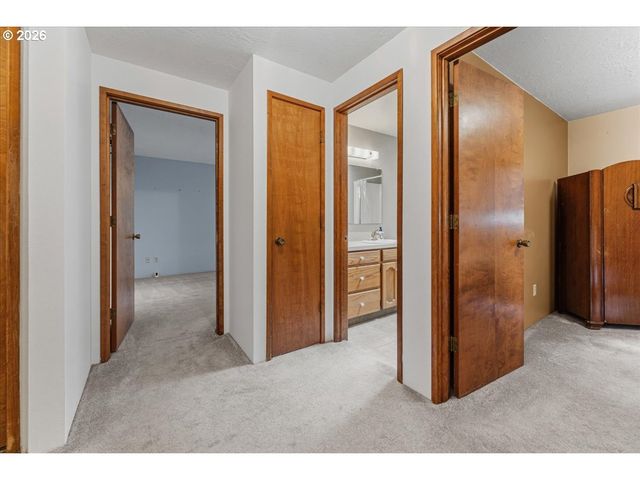 4154 5TH St, Hubbard, OR 97032