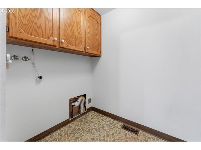 4154 5TH St, Hubbard, OR 97032