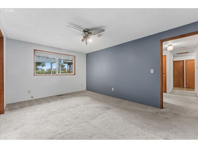 4154 5TH St, Hubbard, OR 97032