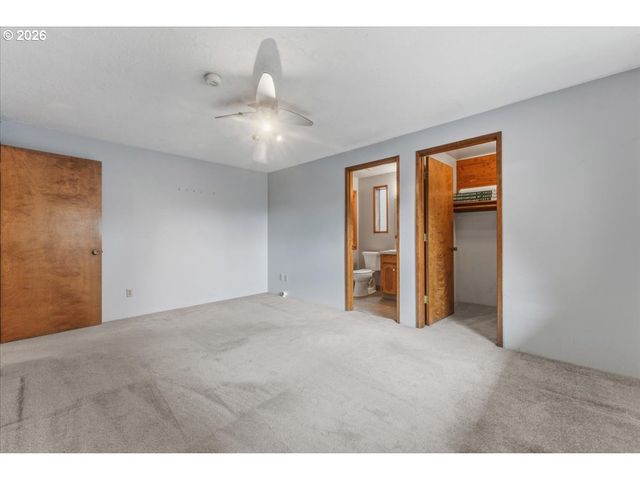 4154 5TH St, Hubbard, OR 97032