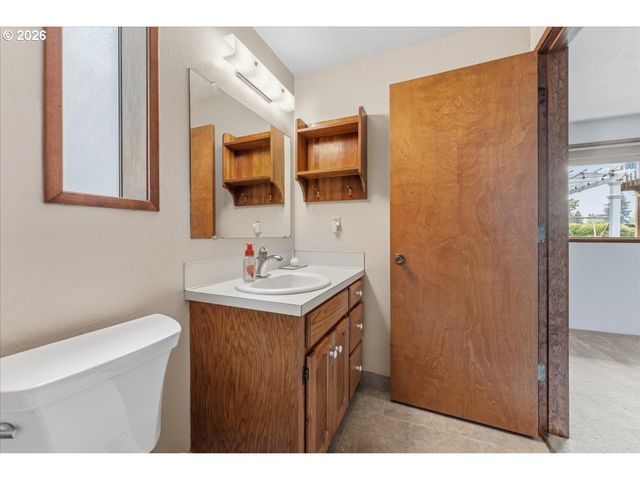 4154 5TH St, Hubbard, OR 97032