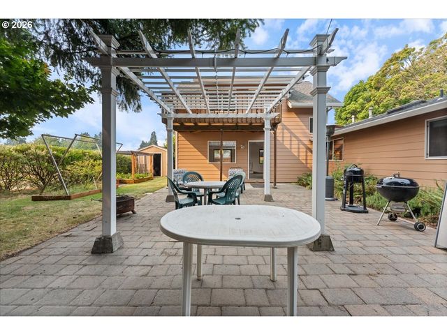 4154 5TH St, Hubbard, OR 97032