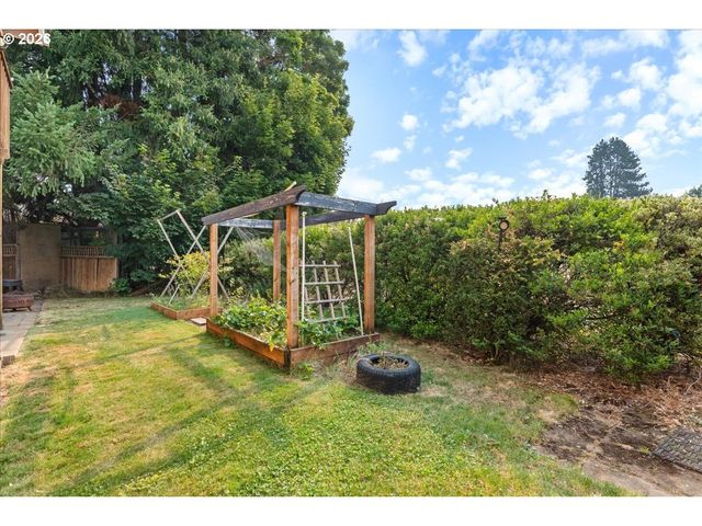 4154 5TH St, Hubbard, OR 97032