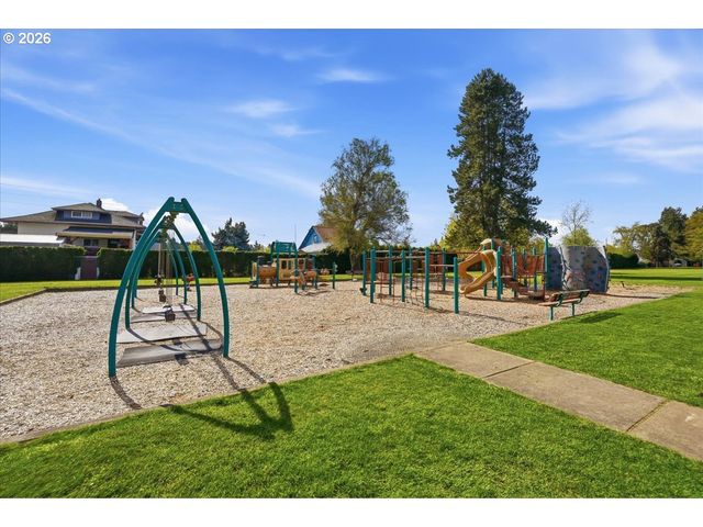 4154 5TH St, Hubbard, OR 97032