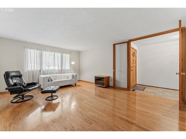 4154 5TH St, Hubbard, OR 97032