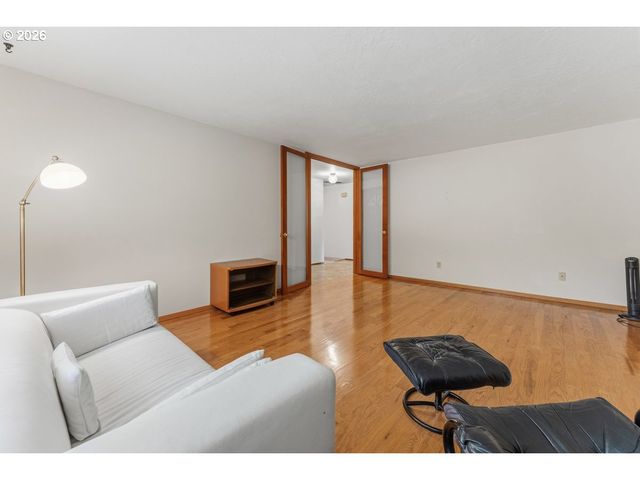 4154 5TH St, Hubbard, OR 97032