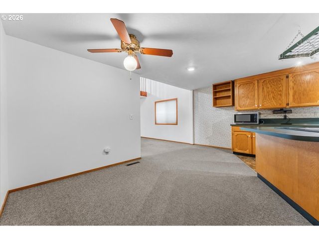 4154 5TH St, Hubbard, OR 97032