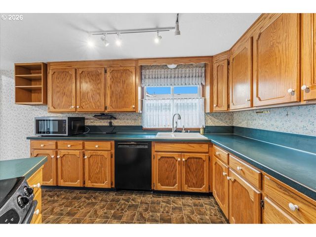 4154 5TH St, Hubbard, OR 97032