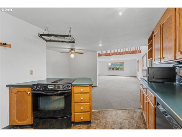 4154 5TH St, Hubbard, OR 97032