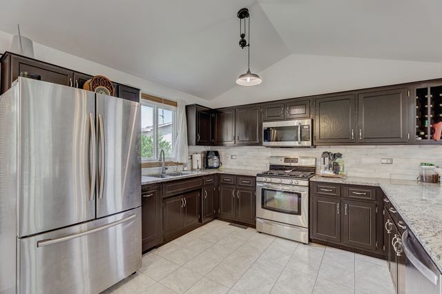 288 HERITAGE Parkway, Romeoville, IL 60446