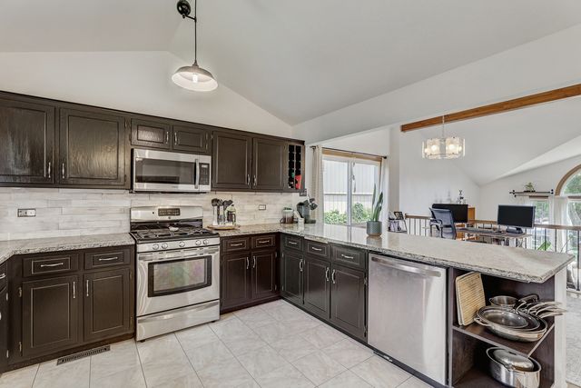 288 HERITAGE Parkway, Romeoville, IL 60446