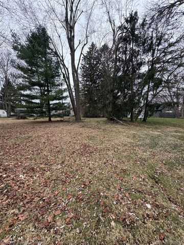 138 N Holcomb Road, Village Of Clarkston, MI 48346