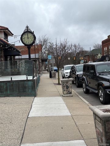 138 N Holcomb Road, Village Of Clarkston, MI 48346