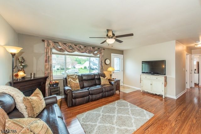 12 Brearly Cres, Mount Olive Twp., NJ 07836