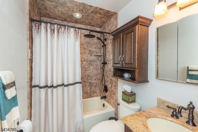12 Brearly Cres, Mount Olive Twp., NJ 07836
