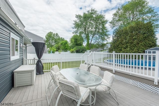 12 Brearly Cres, Mount Olive Twp., NJ 07836