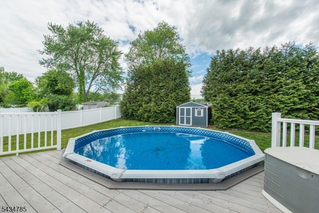 12 Brearly Cres, Mount Olive Twp., NJ 07836