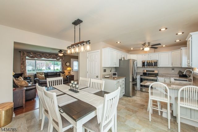 12 Brearly Cres, Mount Olive Twp., NJ 07836