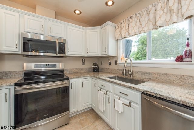 12 Brearly Cres, Mount Olive Twp., NJ 07836