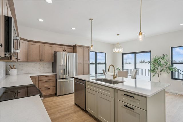 827 Indigo Drive, Palo, IA 52324