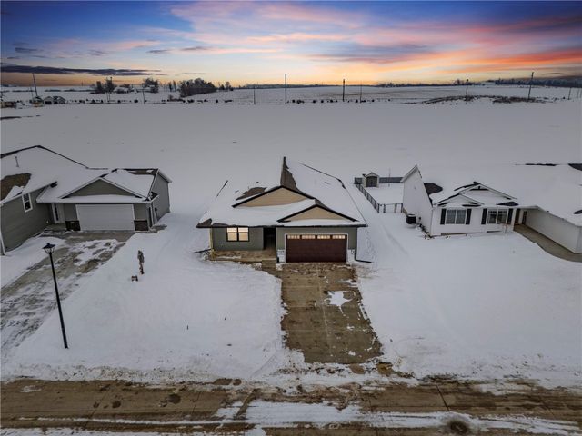 827 Indigo Drive, Palo, IA 52324