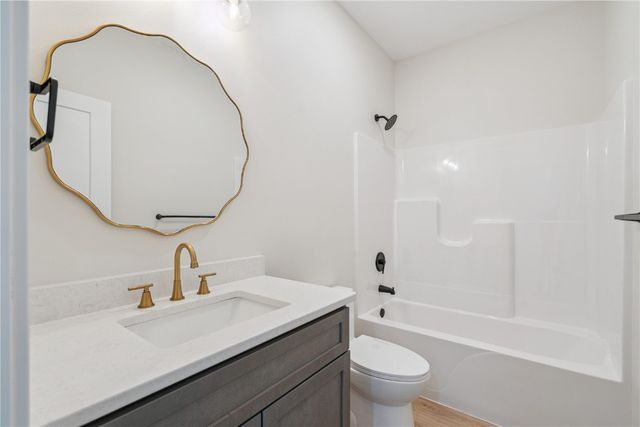 827 Indigo Drive, Palo, IA 52324