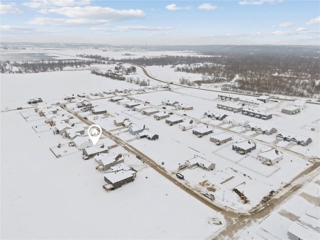 827 Indigo Drive, Palo, IA 52324