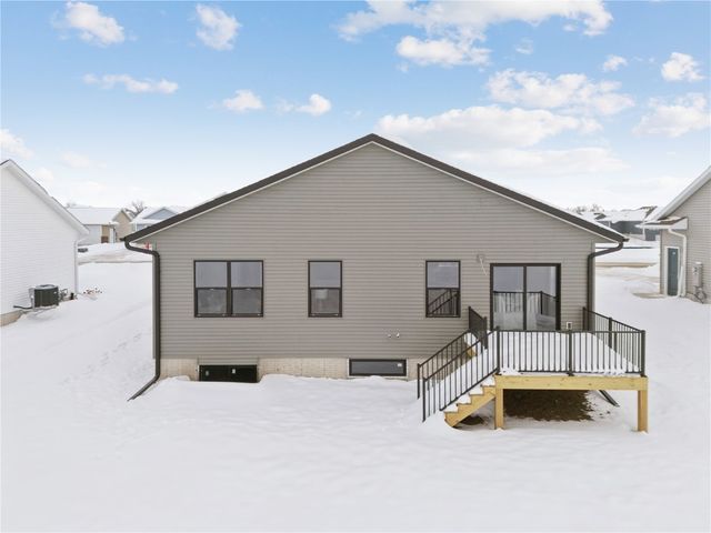 827 Indigo Drive, Palo, IA 52324