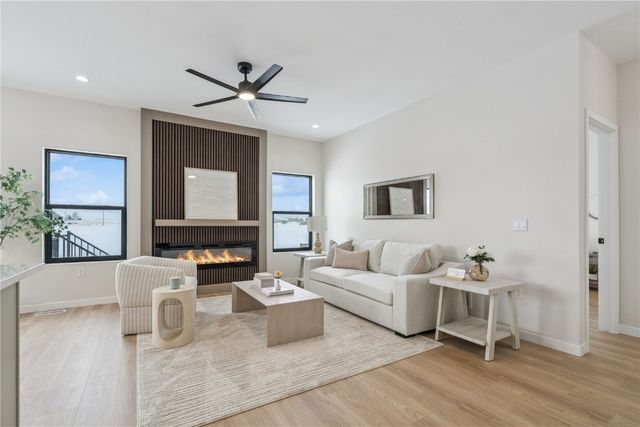 827 Indigo Drive, Palo, IA 52324