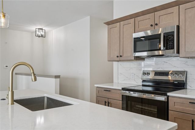 827 Indigo Drive, Palo, IA 52324