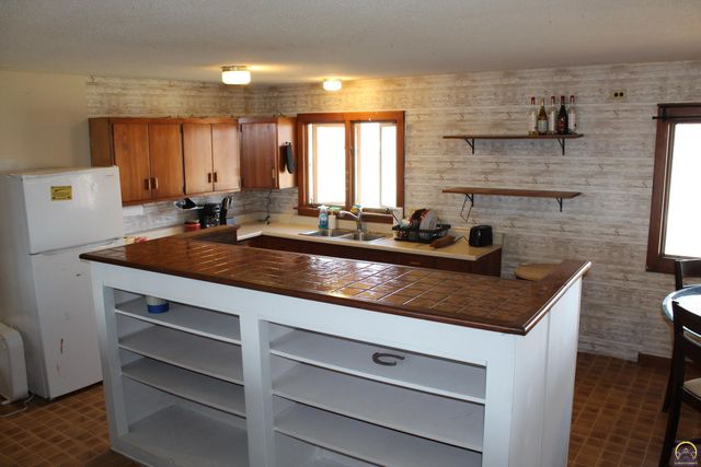 27314 S Indian Hills RD, Osage City, KS 66523