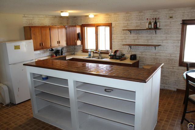 27314 S Indian Hills RD, Osage City, KS 66523