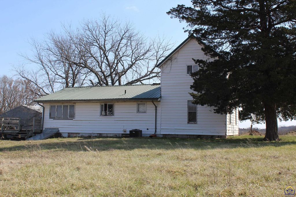 27314 S Indian Hills RD, Osage City, KS 66523