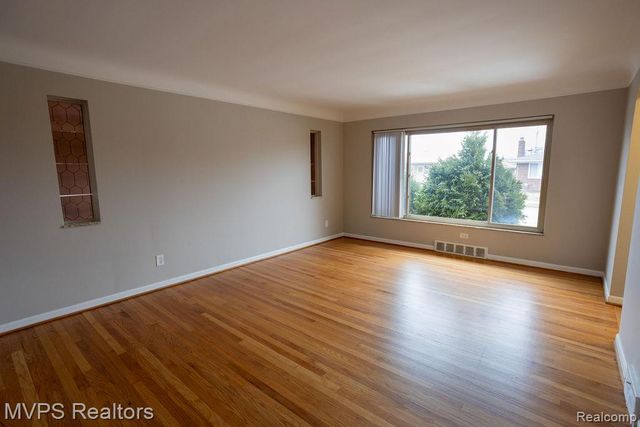 18062 Ash Avenue, Eastpointe, MI 48021