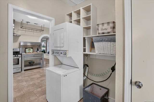 1039 W RUSSELL PL, San Antonio, TX 78212