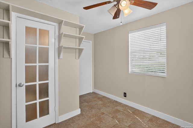 1039 W RUSSELL PL, San Antonio, TX 78212