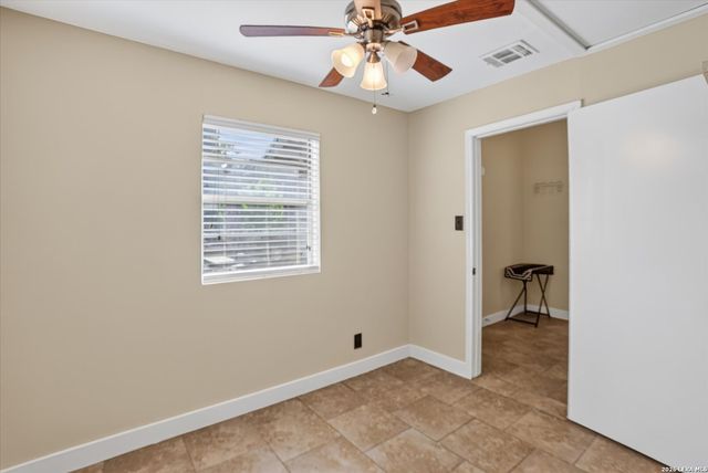 1039 W RUSSELL PL, San Antonio, TX 78212