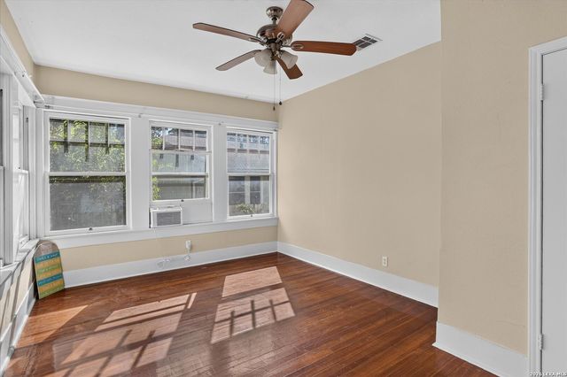 1039 W RUSSELL PL, San Antonio, TX 78212
