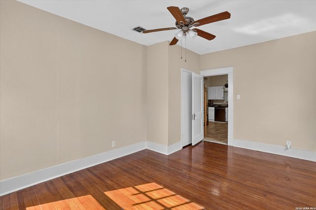 1039 W RUSSELL PL, San Antonio, TX 78212