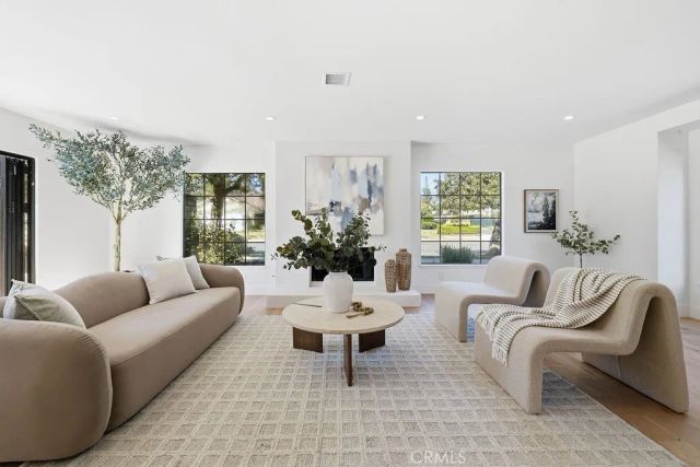 10345 Oso Avenue, Chatsworth, CA 91311