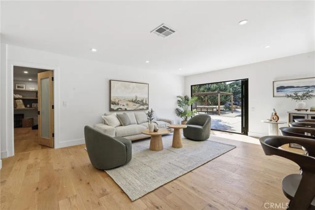 10345 Oso Avenue, Chatsworth, CA 91311