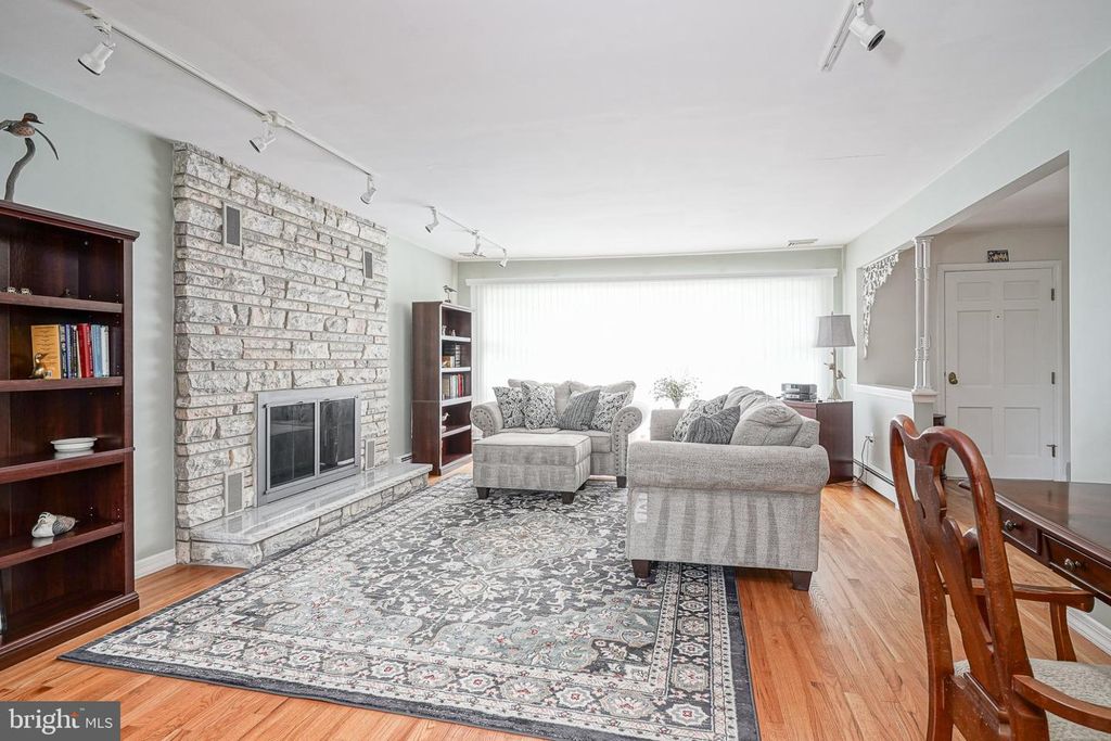 356 DEMOCRAT RD, GIBBSTOWN, NJ 08027 — photo 5