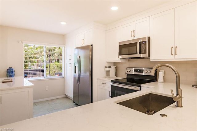 3032 Sandpiper Bay CIR G102, Naples, FL 34112