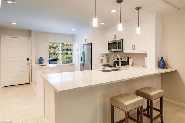 3032 Sandpiper Bay CIR G102, Naples, FL 34112