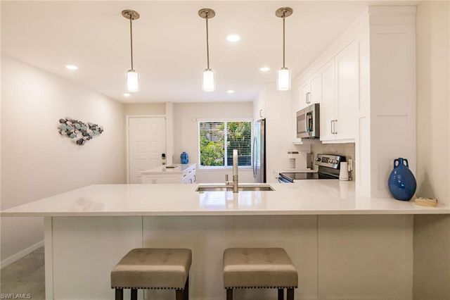 3032 Sandpiper Bay CIR G102, Naples, FL 34112