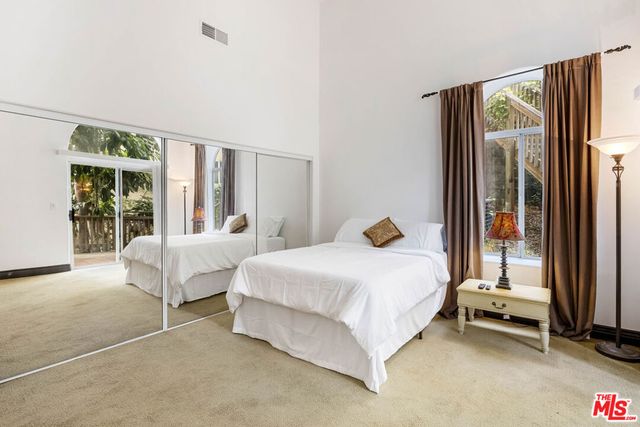 3030 Passmore Drive, Los Angeles, CA 90068
